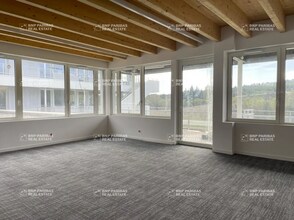 Office in Ventabren for lease Interior Photo- Image 1 of 6