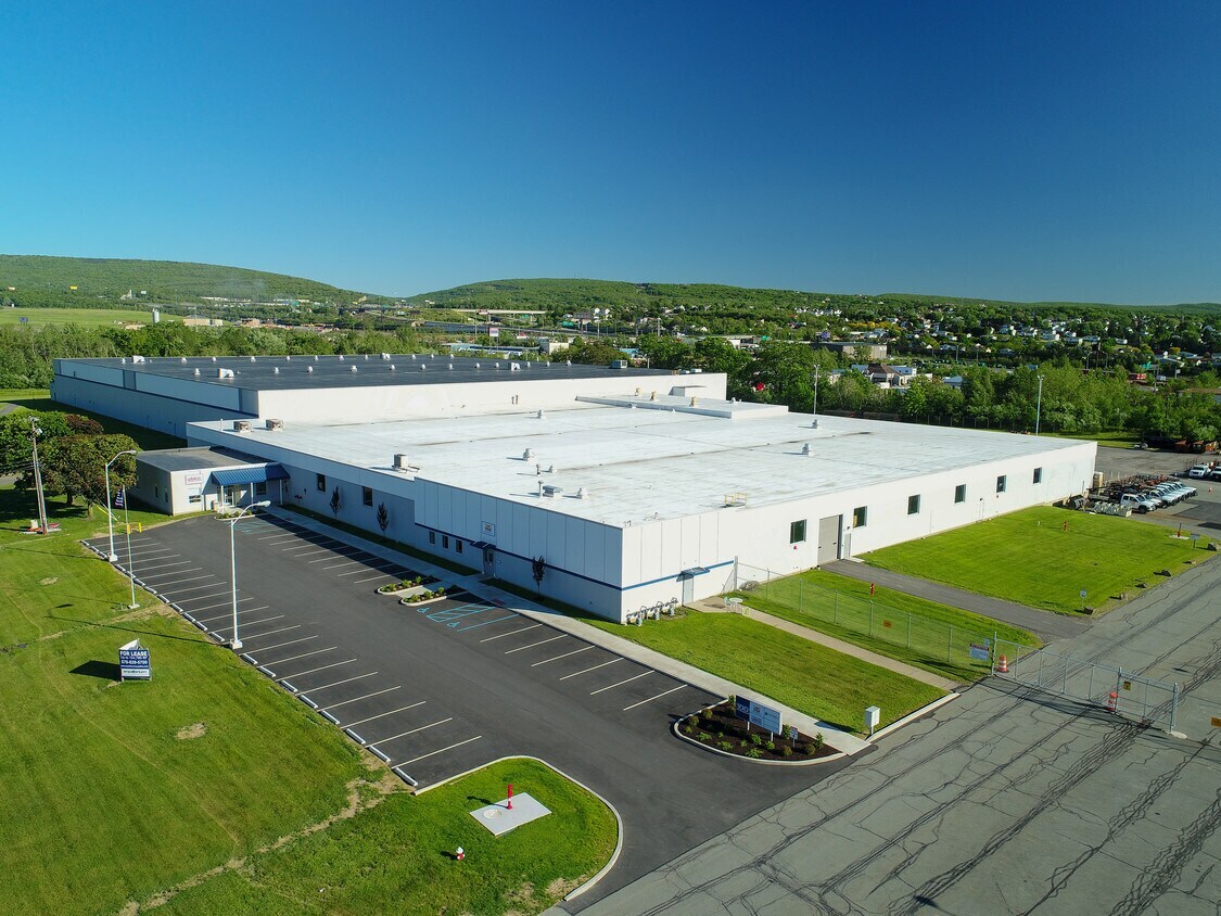 100 Keystone Industrial Park, Dunmore, PA for lease Primary Photo- Image 1 of 2
