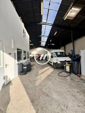 Plus de détails pour Local d'activités à louer