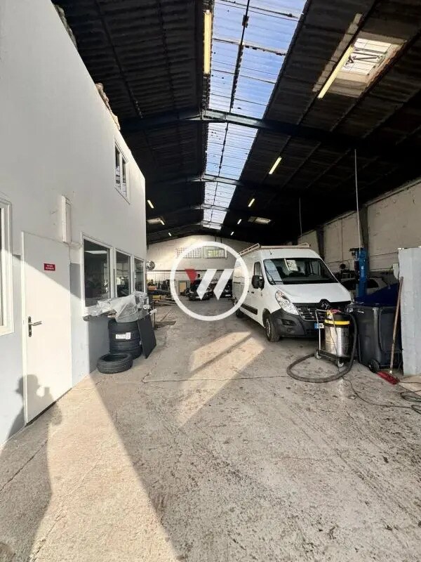 Flex in Persan for lease Interior Photo- Image 1 of 2