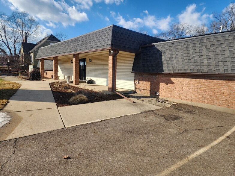 3320 W Saginaw Hwy, Lansing, MI for sale - Building Photo - Image 2 of 8