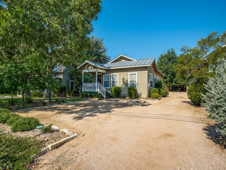 118 N Plant Ave, Boerne, TX for lease - Building Photo - Image 2 of 40