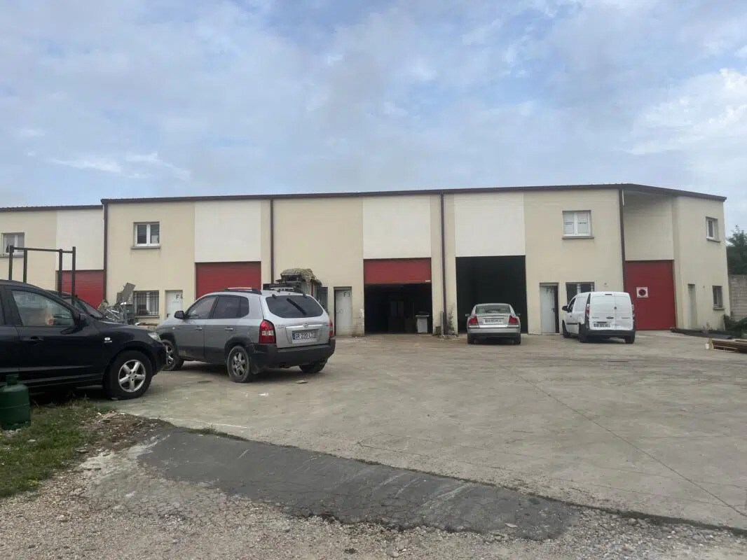 Industrial in Stains for lease Building Photo- Image 1 of 34