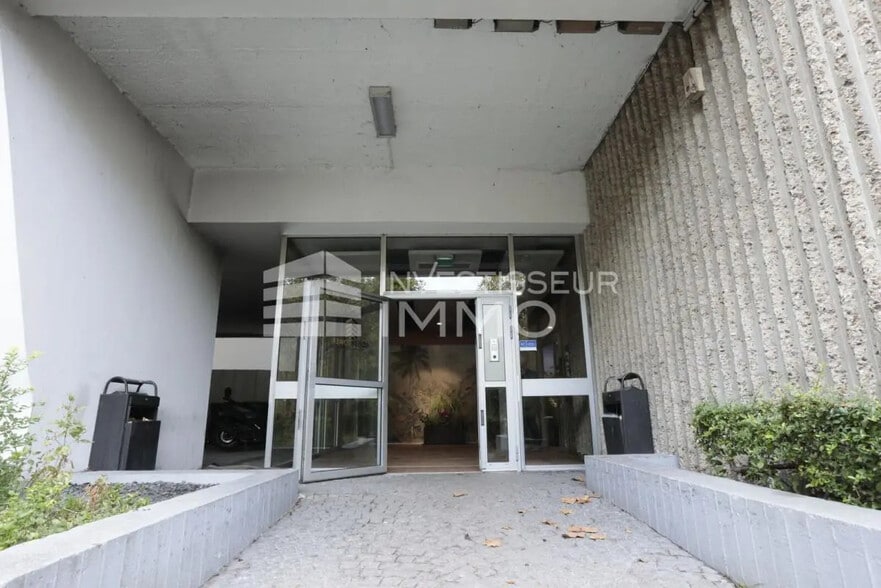 Bureau dans Bonneuil-sur-Marne à louer - Hall d’entrée - Image 2 de 4