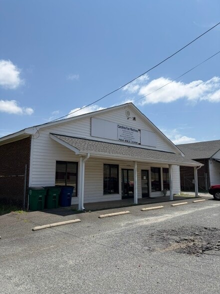 12056 Stallings Commerce Dr, Matthews, NC for lease - Building Photo - Image 3 of 12
