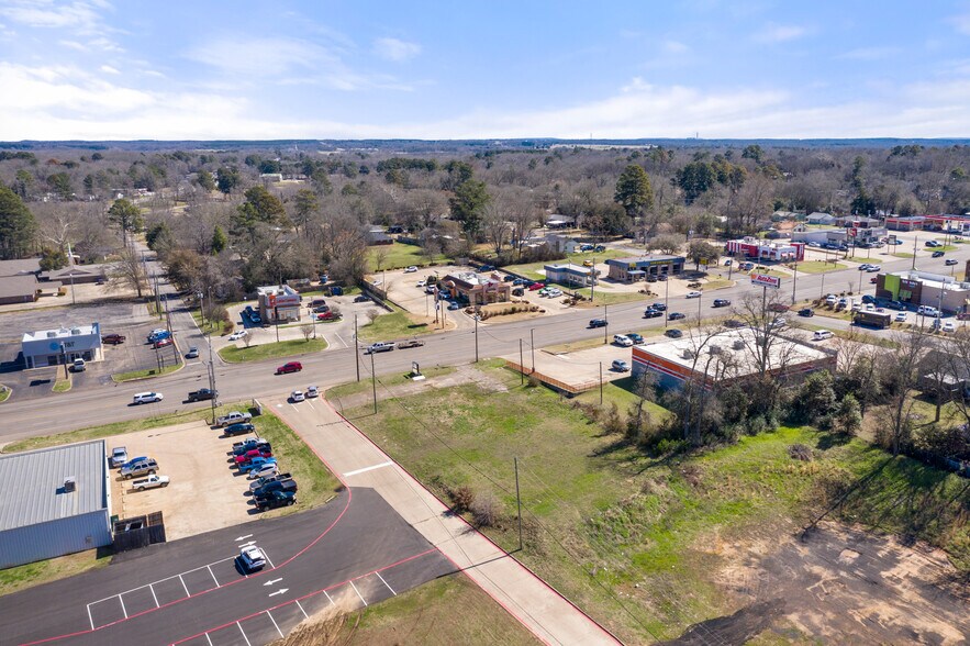 902 S Jefferson Ave, Mt Pleasant, TX à vendre - Photo du bâtiment - Image 3 de 14