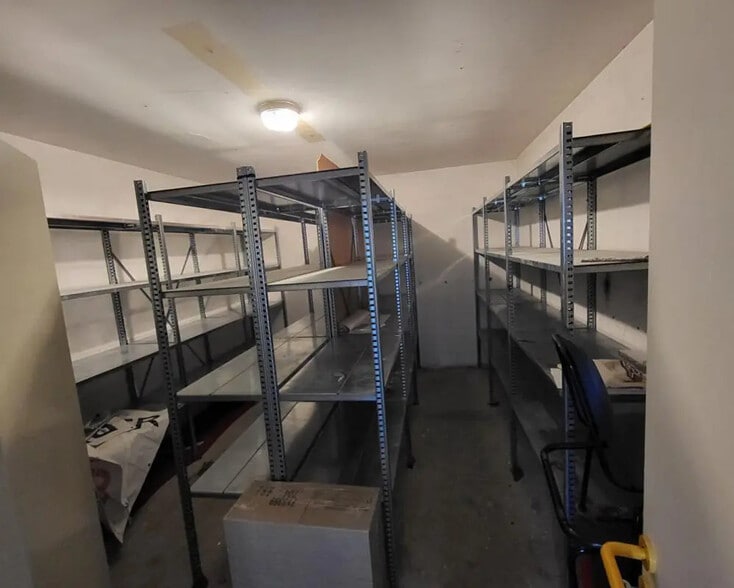 Office in Saint-Mars-la-Brière for lease - Building Photo - Image 3 of 6