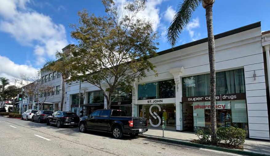 220-228 N Canon Dr, Beverly Hills, CA à louer - Photo du bâtiment - Image 2 de 17