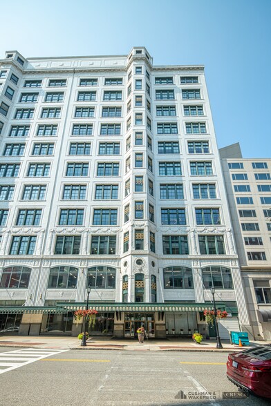 1228 Euclid Ave, Cleveland, OH à louer - Photo du bâtiment - Image 3 de 35