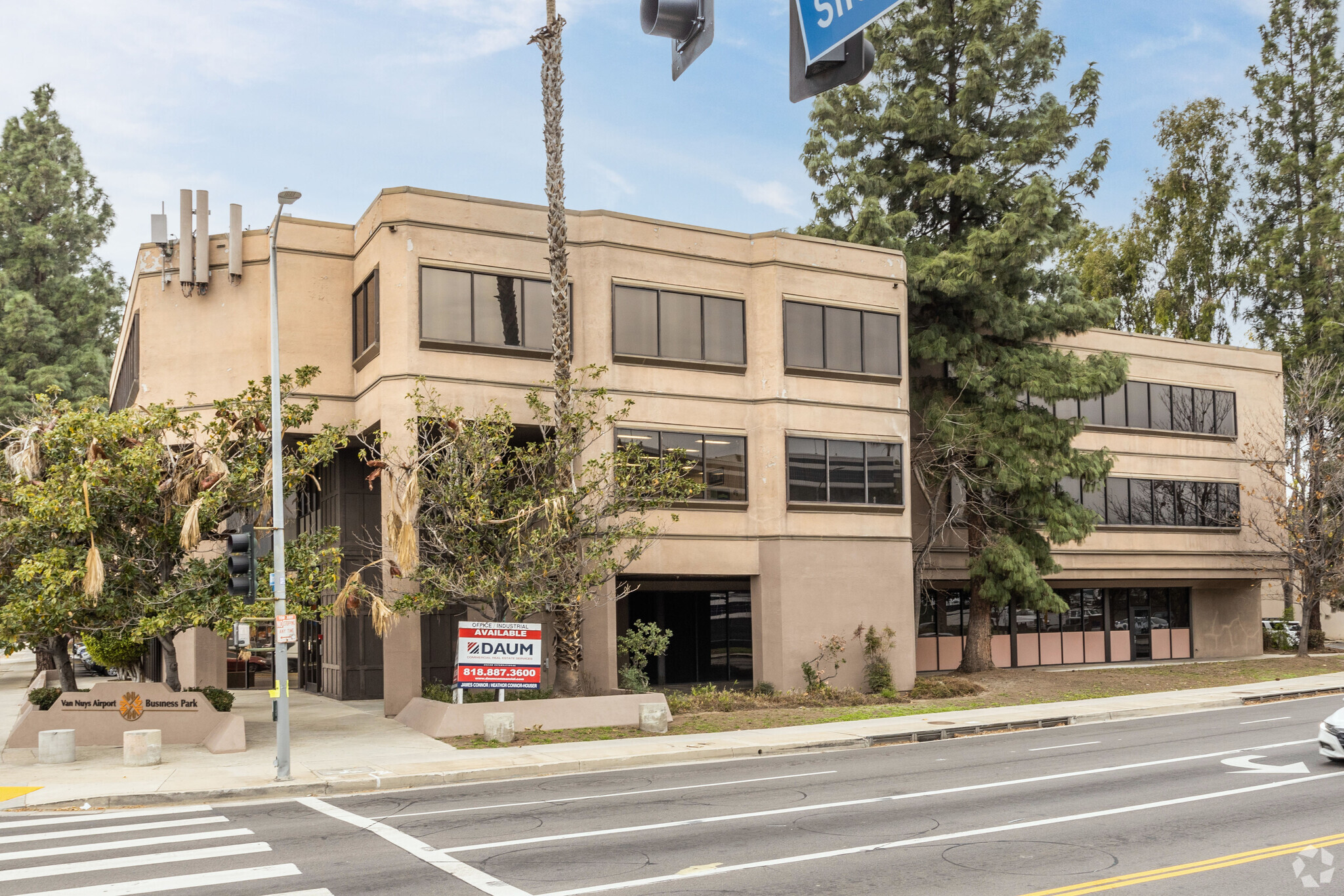 16501 Sherman Way, Van Nuys, CA for lease Building Photo- Image 1 of 7