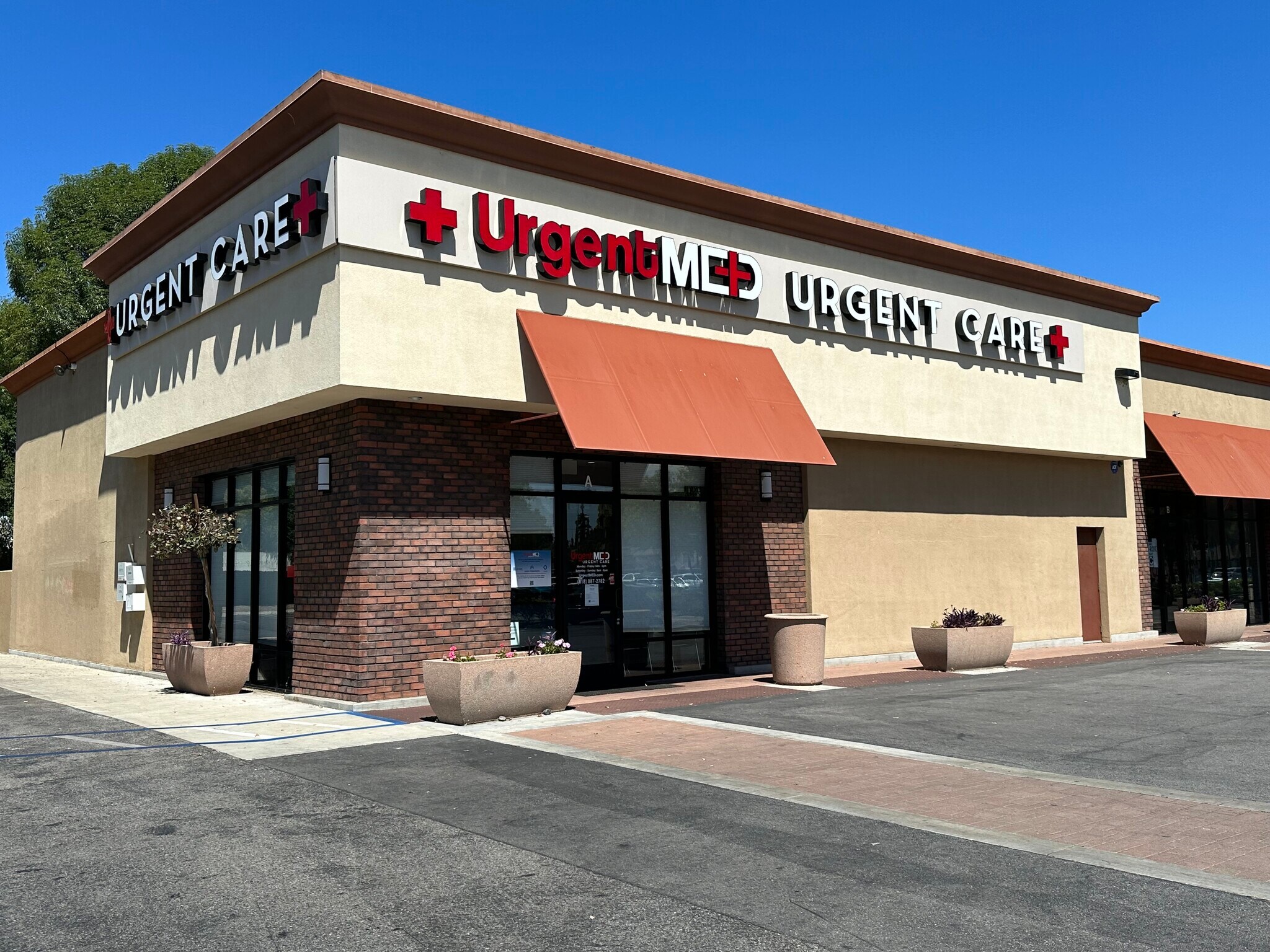 22950 Vanowen St, West Hills, CA à louer Photo du bâtiment- Image 1 de 10