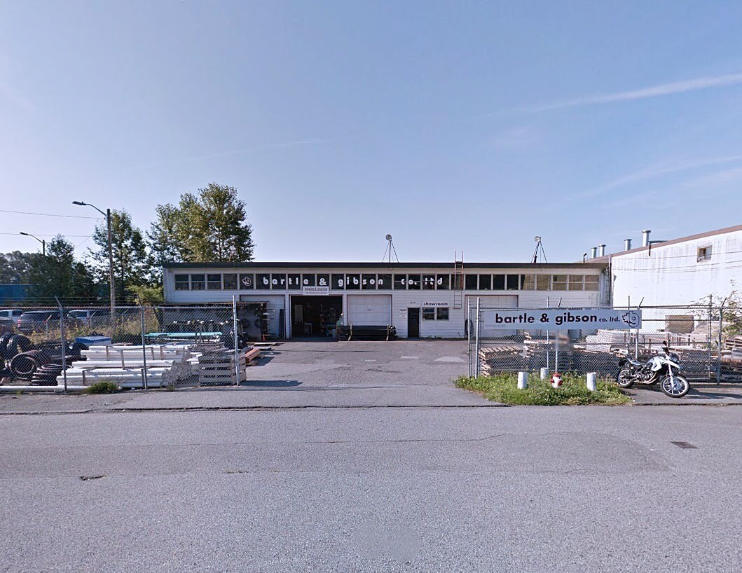 1159 16th St W, North Vancouver, BC à vendre Photo du bâtiment- Image 1 de 1