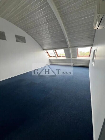 Office in Saint-Ouen-sur-Seine for lease - Interior Photo - Image 2 of 11