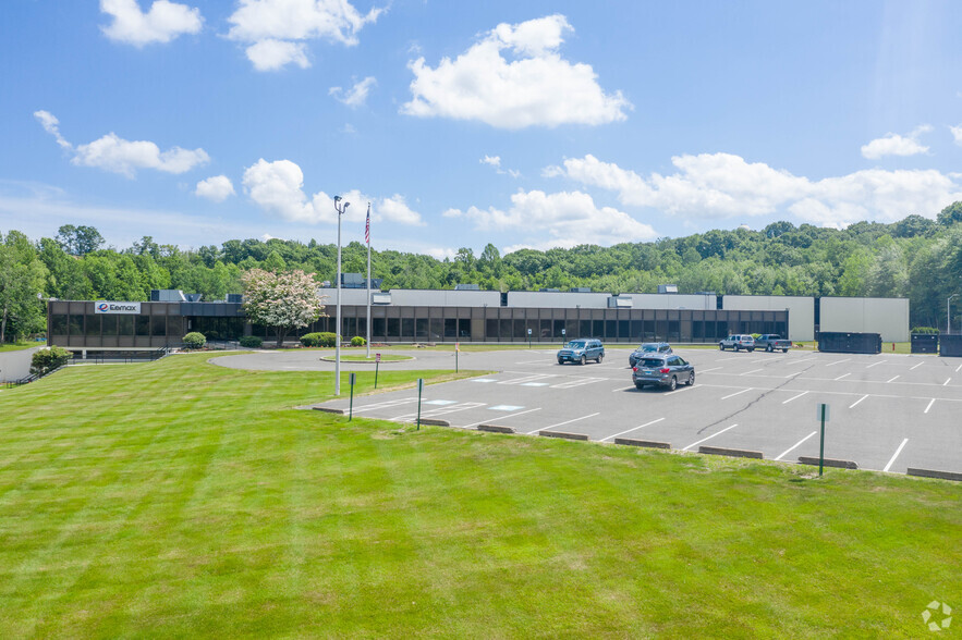 400 Captain Neville Dr, Waterbury, CT for lease - Primary Photo - Image 1 of 16