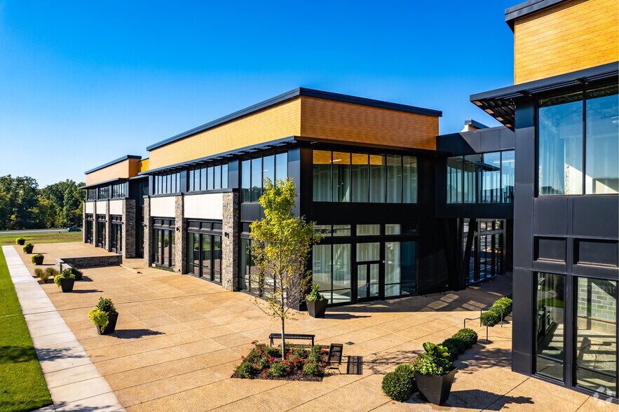 23710 Schooler Plz, Ashburn, VA à louer - Photo du bâtiment - Image 1 de 7