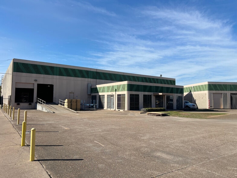 4731 Darien St, Houston, TX for lease - Building Photo - Image 1 of 12