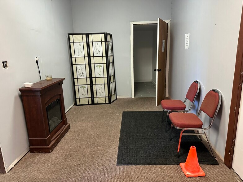 616 Washington St, Waukegan, IL à vendre - Photo intérieure - Image 2 de 9