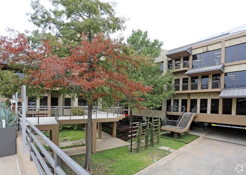 5000 Riverside Dr, Irving, TX à louer - Photo du bâtiment - Image 3 de 10