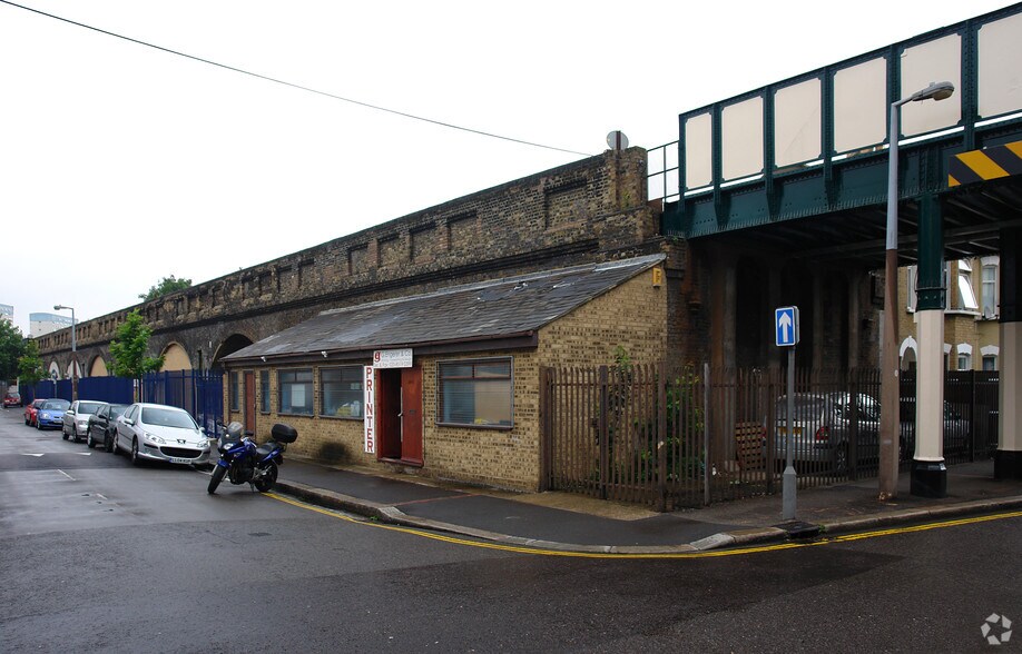 338-349 Thorpe Rd, Londres à louer - Photo du bâtiment - Image 2 de 11