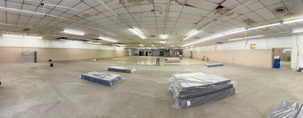 127 W 7th St, Connersville, IN for sale - Building Photo - Image 3 of 7