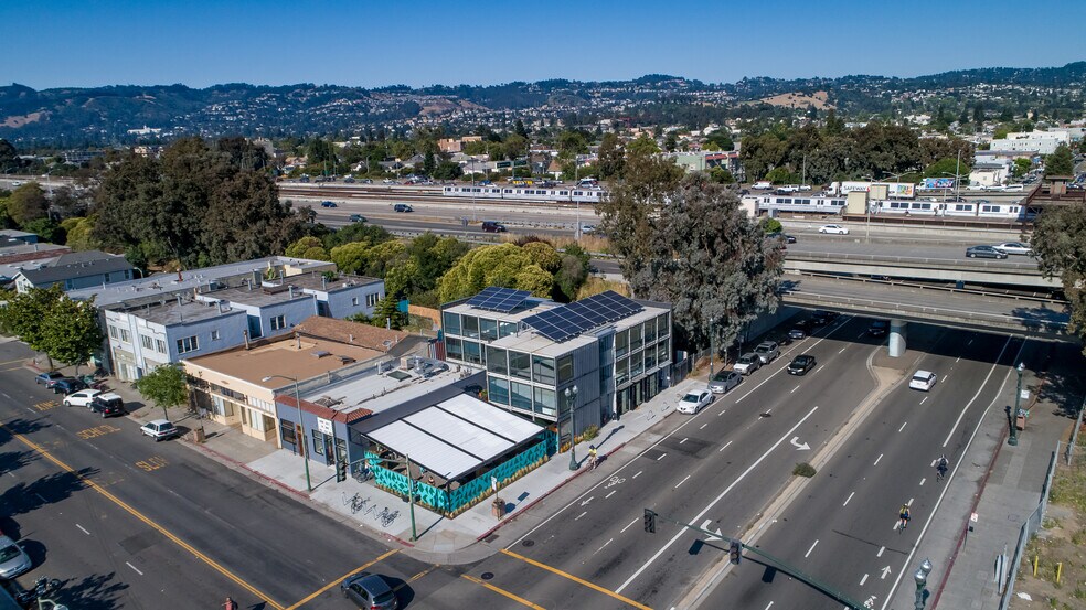 644 40th St, Oakland, CA à louer - Photo du bâtiment - Image 1 de 12