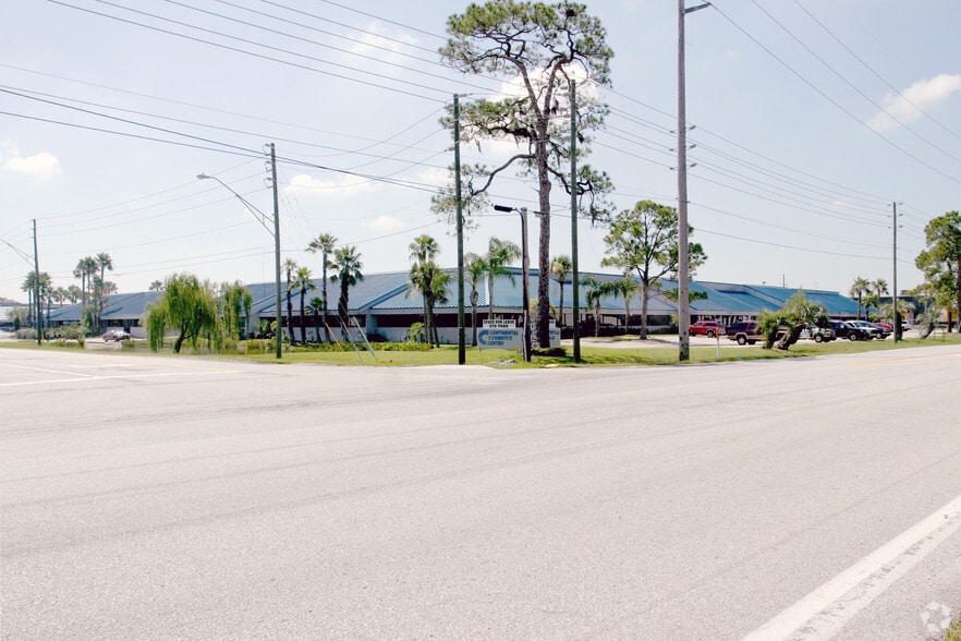 12495 34th St N, Saint Petersburg, FL for lease - Building Photo - Image 3 of 40