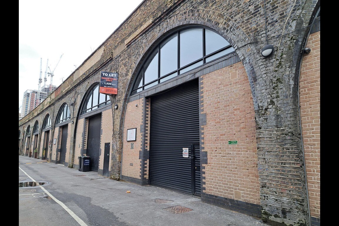 18-23 Almond Rd, Londres à louer Photo principale- Image 1 de 2