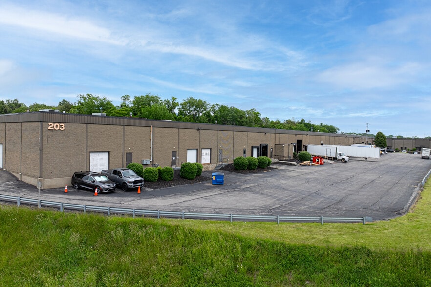 203-205 Overlook Dr, Sewickley, PA for lease - Building Photo - Image 3 of 4