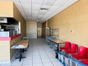 6041-6363 Haggerty Rd, West Bloomfield, MI à louer Photo intérieure- Image 2 de 5