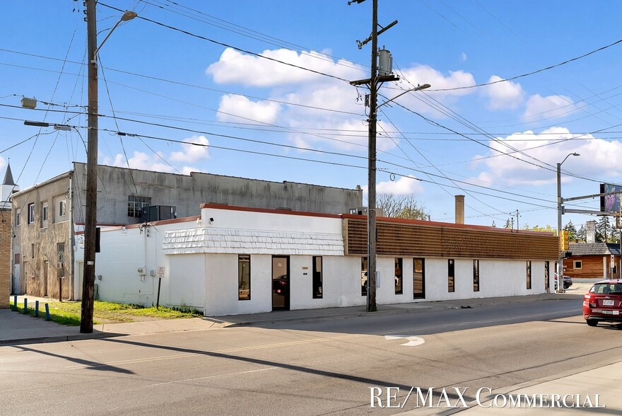 758 Burton St SE, Grand Rapids, MI for sale - Building Photo - Image 3 of 50