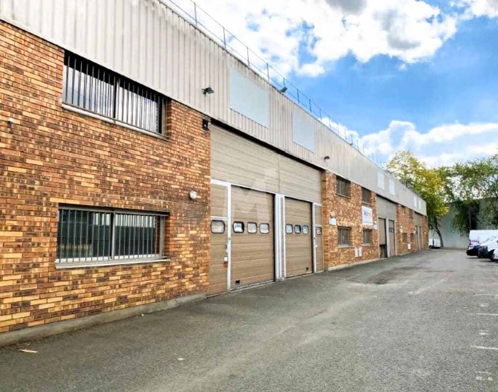 Flex in Lisses for lease Building Photo- Image 1 of 10