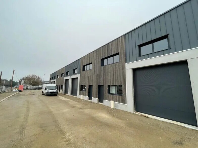 Flex dans Ennery à louer - Photo du bâtiment - Image 2 de 8