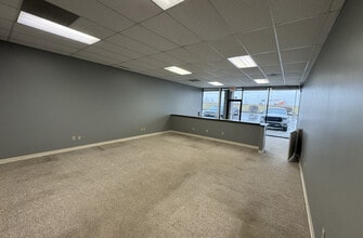 705 SE Melody Ln, Lee's Summit, MO à louer Photo intérieure- Image 2 de 5