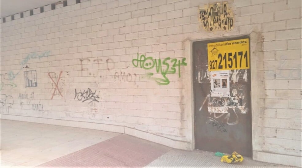 Retail in Cáceres for lease - Building Photo - Image 1 of 1