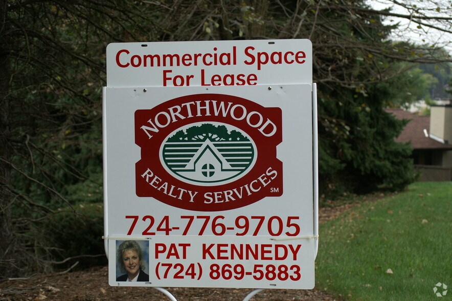 300 Mcknight Park Dr, Pittsburgh, PA à vendre - Photo du bâtiment - Image 2 de 4