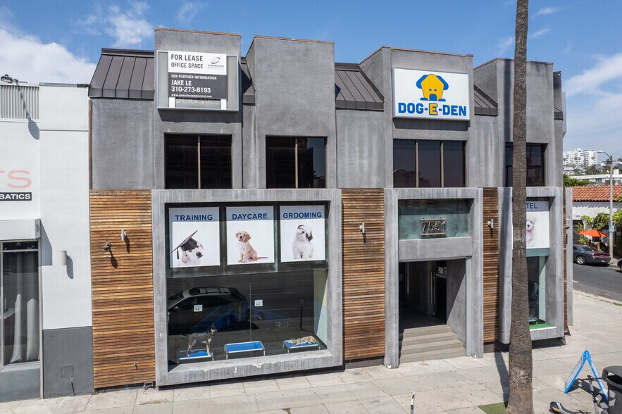 7551 W Sunset Blvd, Los Angeles, CA à louer - Photo du bâtiment - Image 2 de 14