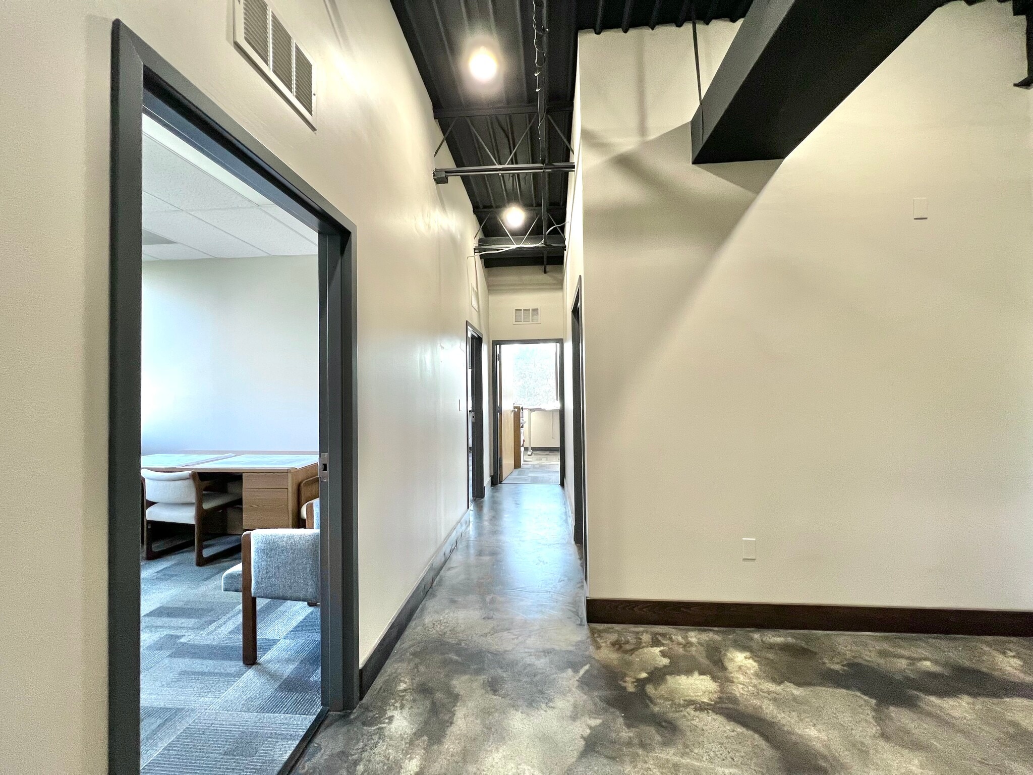 8301 W 125th St, Overland Park, KS for sale Interior Photo- Image 1 of 8