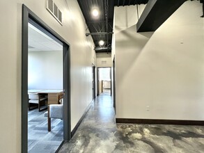 8301 W 125th St, Overland Park, KS for sale Interior Photo- Image 1 of 8