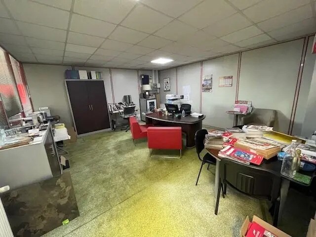 Industrial in Rouen for lease - Interior Photo - Image 2 of 3