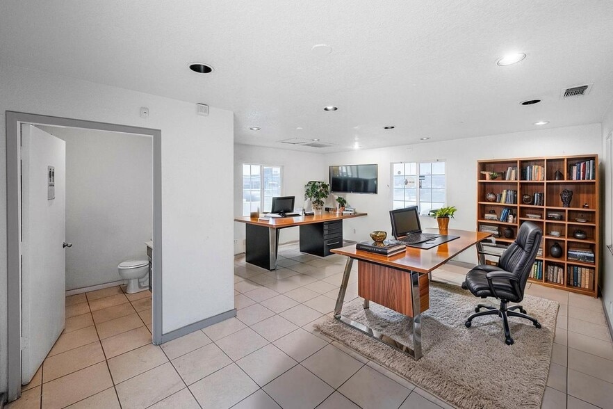 1103 Barstow Ave, Clovis, CA for lease - Interior Photo - Image 2 of 4