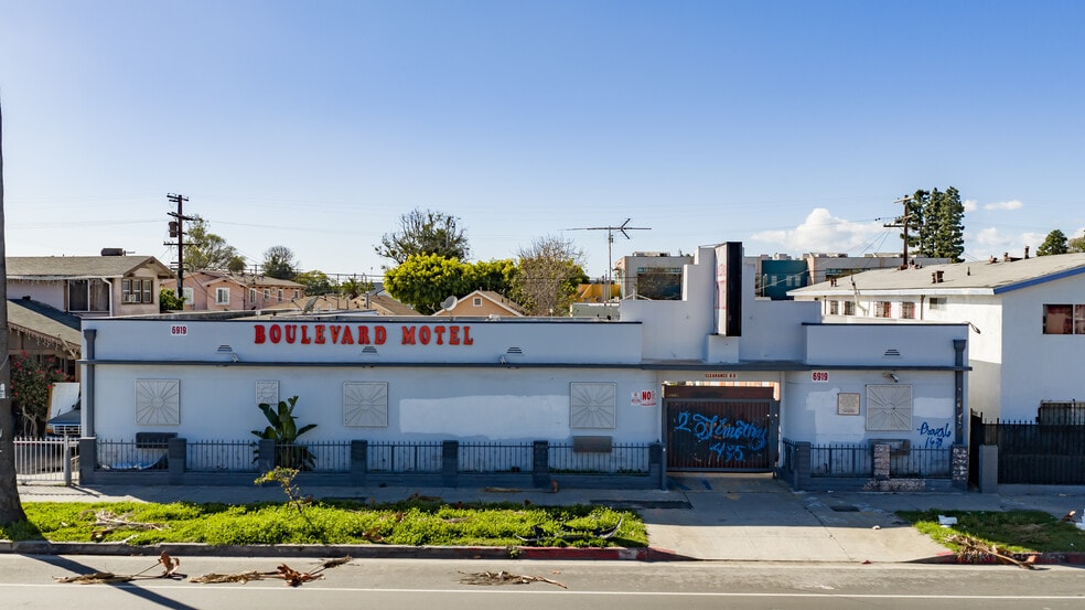6919 S Figueroa St, Los Angeles, CA for sale - Building Photo - Image 3 of 21
