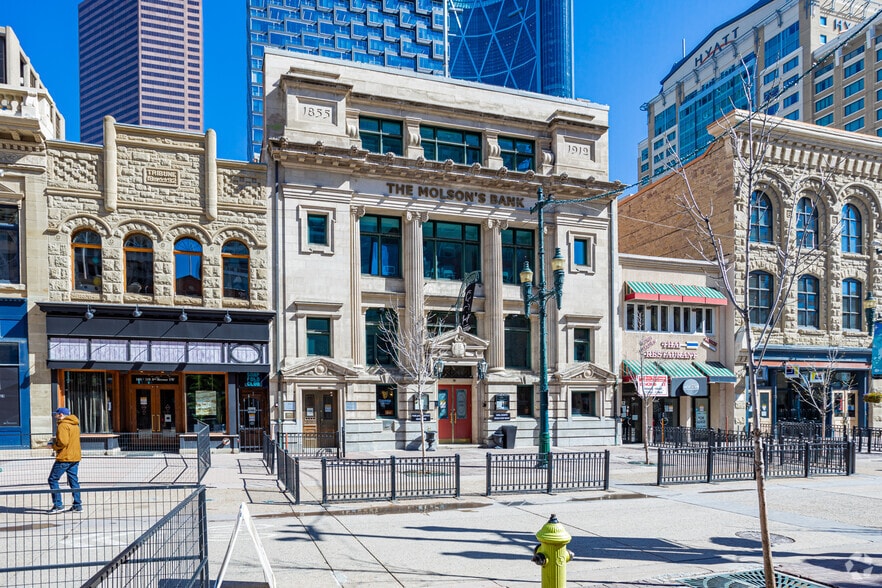 114-116 8th Ave SW, Calgary, AB à louer - Photo du bâtiment - Image 2 de 4