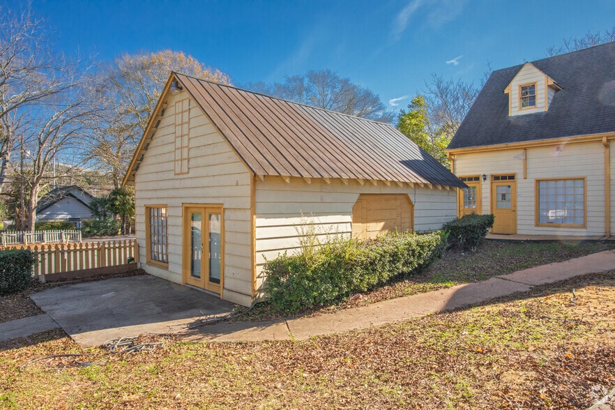 913 Main St, Stone Mountain, GA à louer - Photo principale - Image 3 de 5