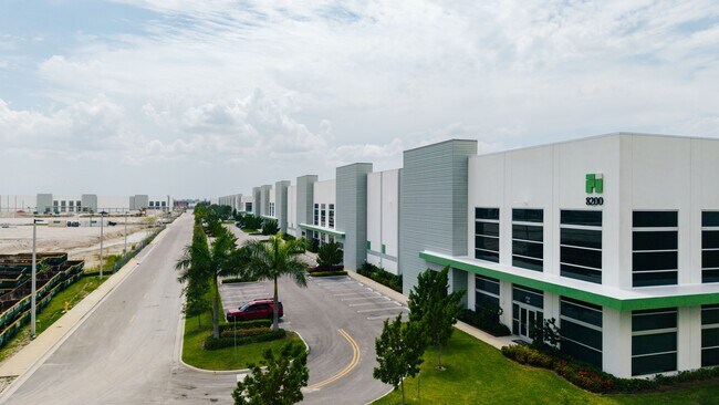 Plus de détails pour 8200 NW 88th St, Medley, FL - Industriel à louer