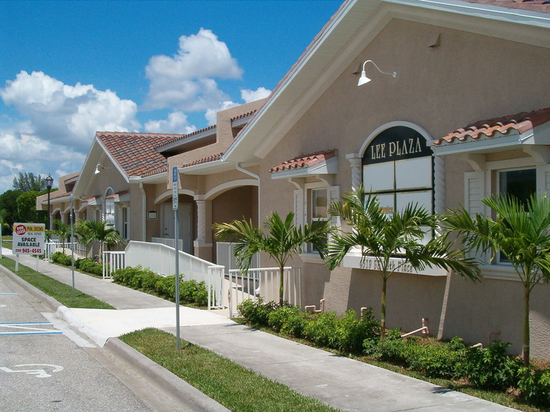 4519 SE 16th Pl, Cape Coral, FL for lease - Building Photo - Image 3 of 51