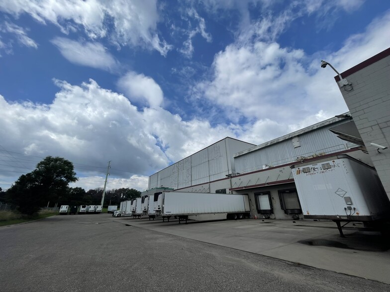 7350 NE Commerce Ln, Fridley, MN for sale - Building Photo - Image 3 of 17