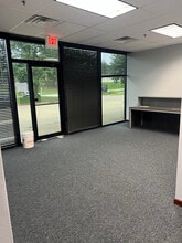 1031 Office Park Rd, West Des Moines, IA for lease Interior Photo- Image 2 of 2