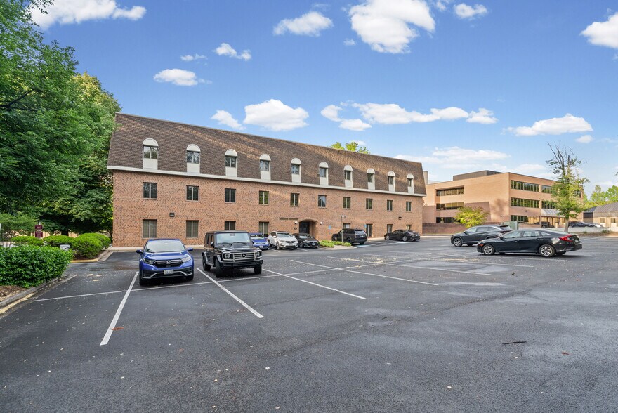 10521 Judicial Dr, Fairfax, VA à vendre - Photo du bâtiment - Image 2 de 126