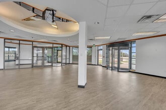 1905 E Randol Mill Rd, Arlington, TX à louer Photo du bâtiment- Image 2 de 38