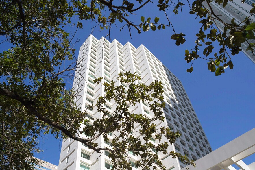 801 Brickell Ave, Miami, FL à louer - Photo du bâtiment - Image 1 de 28